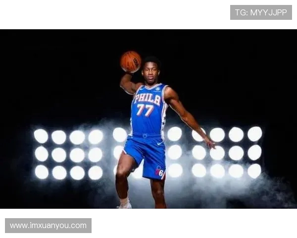 埃奇库姆表现起伏15投7中斩获20分9篮板失误频频影响球队表现